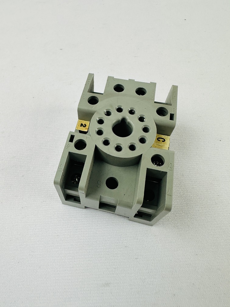 Idec SR3P-05C Relay Socket 11 Pin 3 Pole M3.5 Screw 10 A DIN Rail Mou... Idec SR3P-05C Relay Socket 11 Pin 3 Pole M3.5 Screw 10 A DIN Rail Mou...
