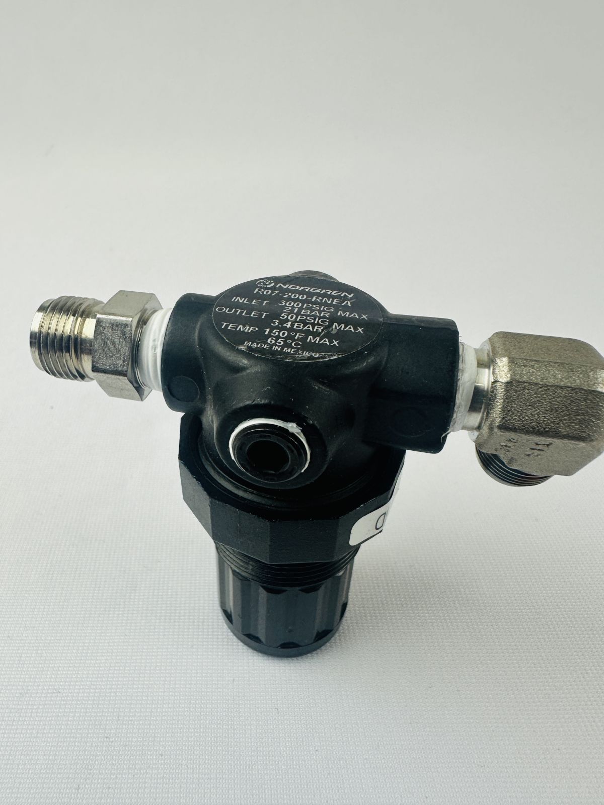 Norgren R07-200-RNEA Regulator 1/4 NPTF Thread 50 PSI Norgren R07-200-RNEA Regulator 1/4 NPTF Thread 50 PSI