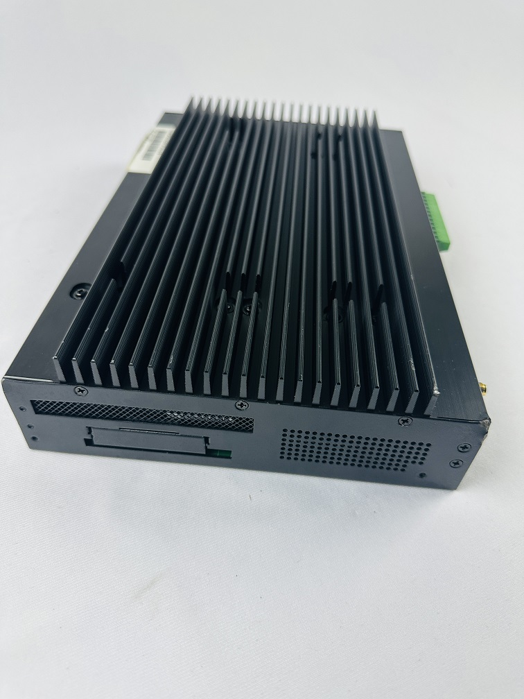 Tangent BAR-048D Rugged Mini UX Fanless Industrial Computer Tangent BAR-048D Rugged Mini UX Fanless Industrial Computer